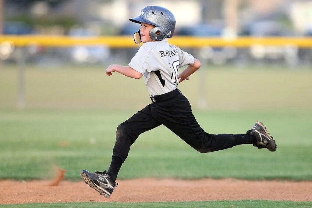 baseball-player-running-sport-163239-163239.jpg